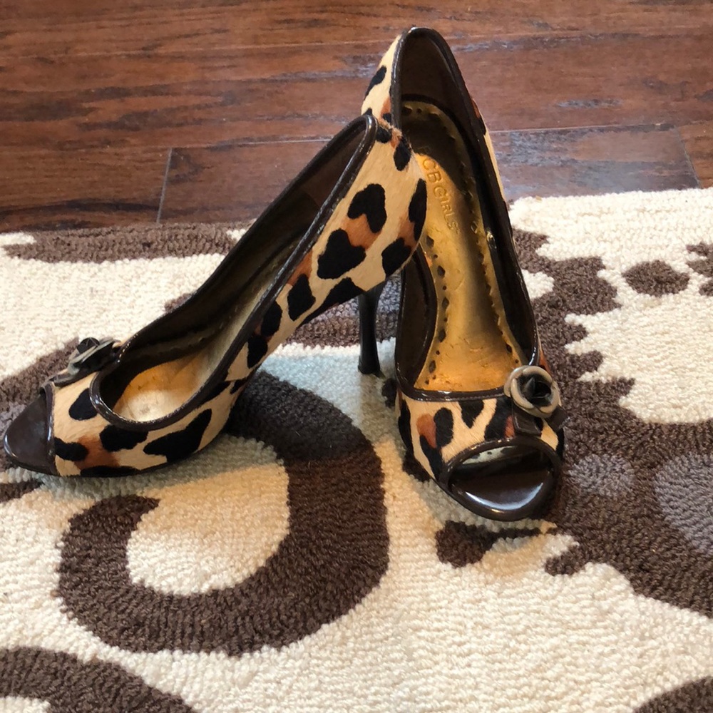 Leopard BCBGirls pumps!!